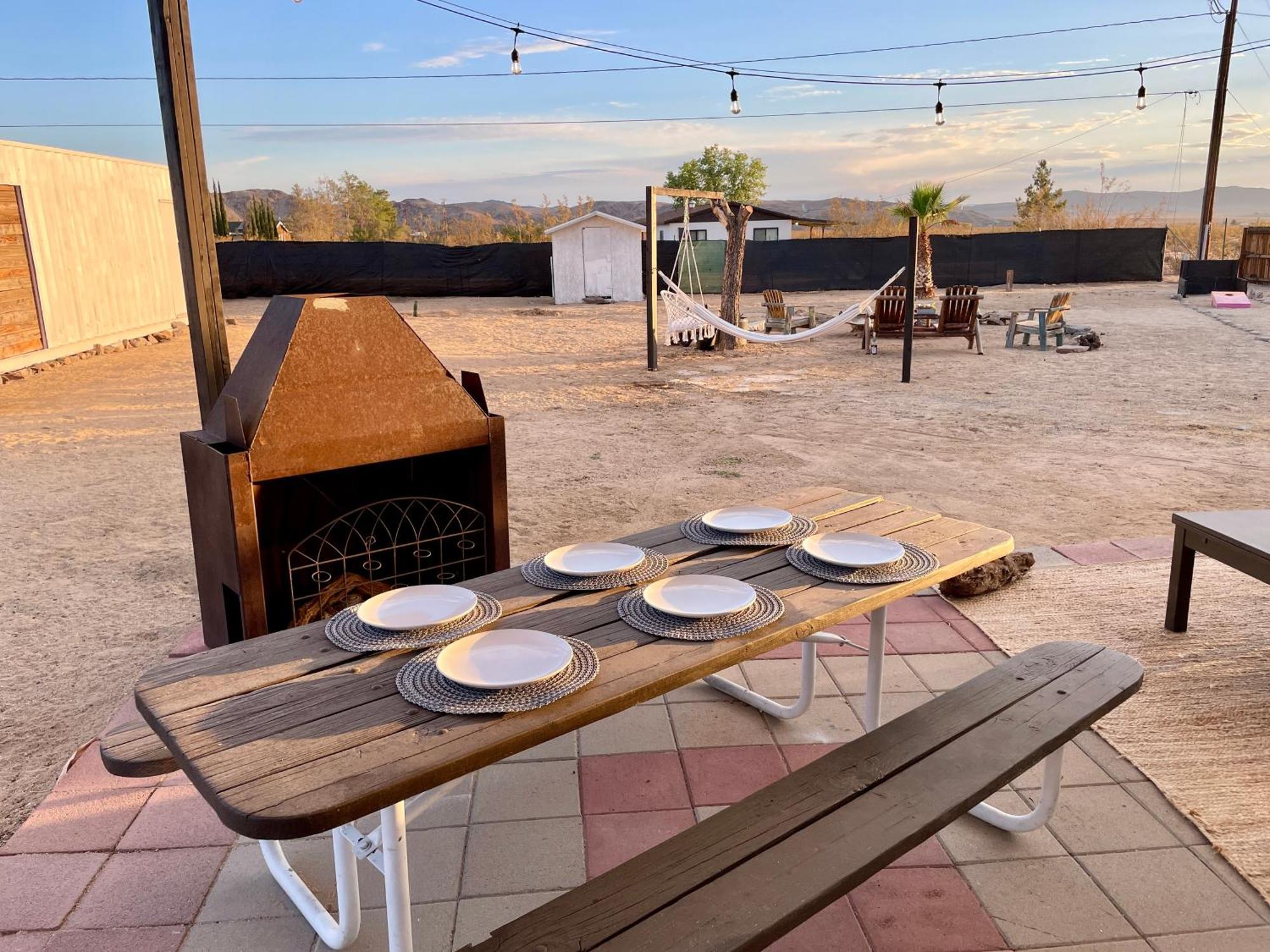 Twin Palms Desert Getaway - Jacuzzi, Fire Pit, Meditation Room & More Joshua Tree Exterior photo